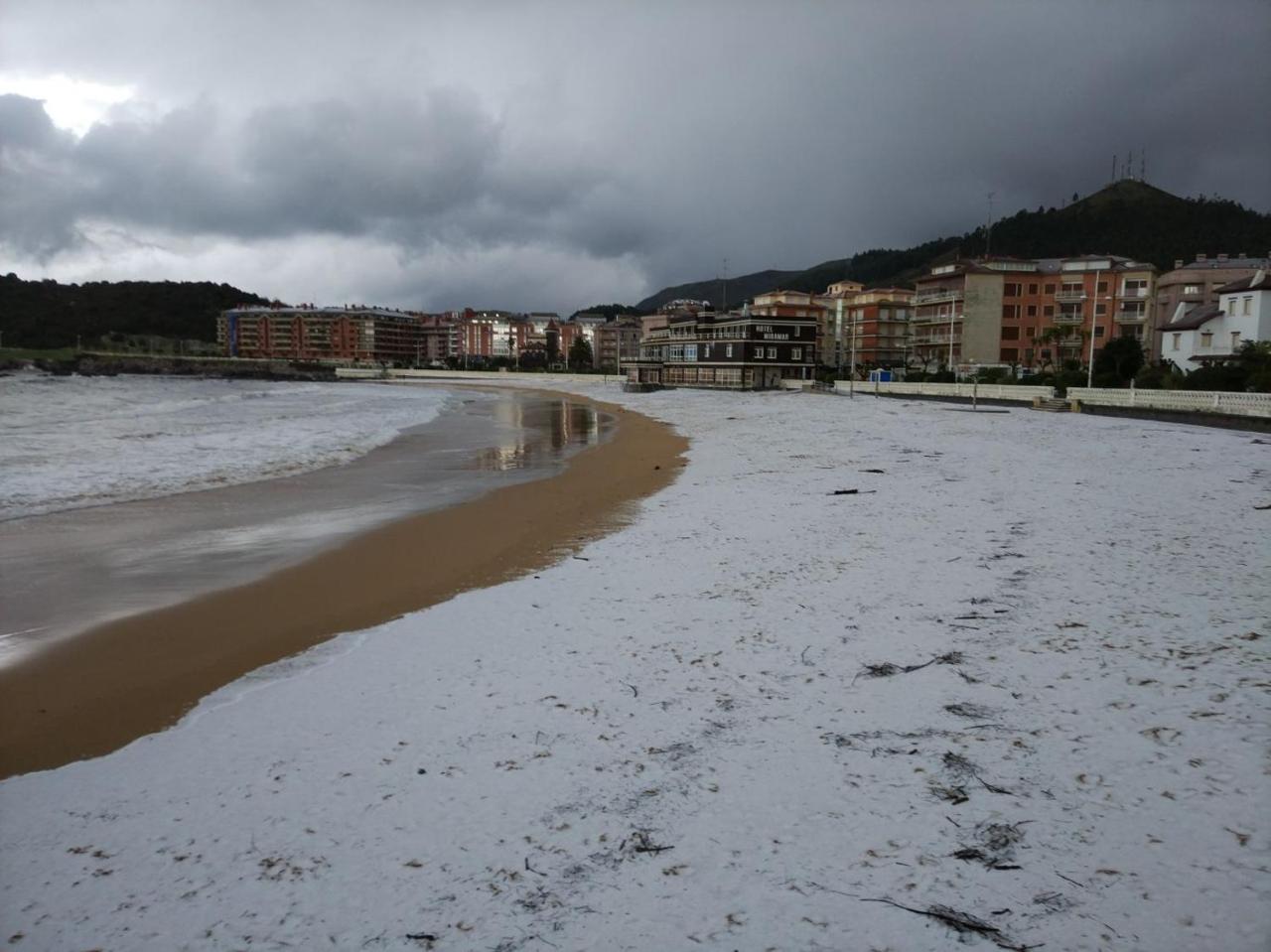 Pension La Mar Castro Urdiales Esterno foto