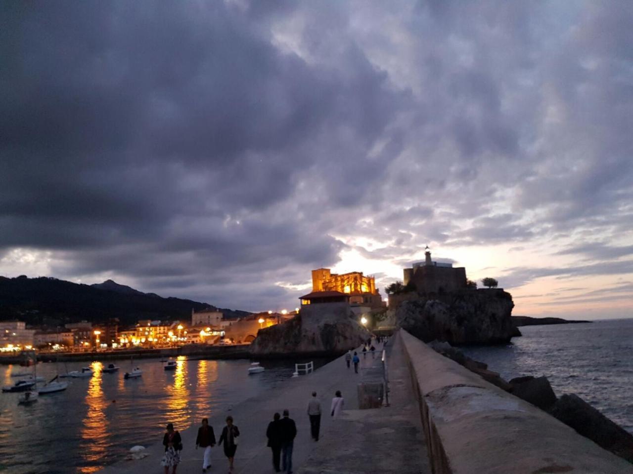 Pension La Mar Castro Urdiales Esterno foto